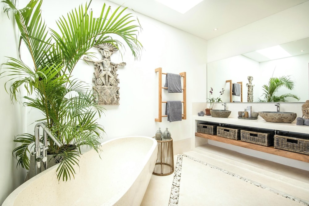 Brand New 4br Villa 400 to Finns Canggu