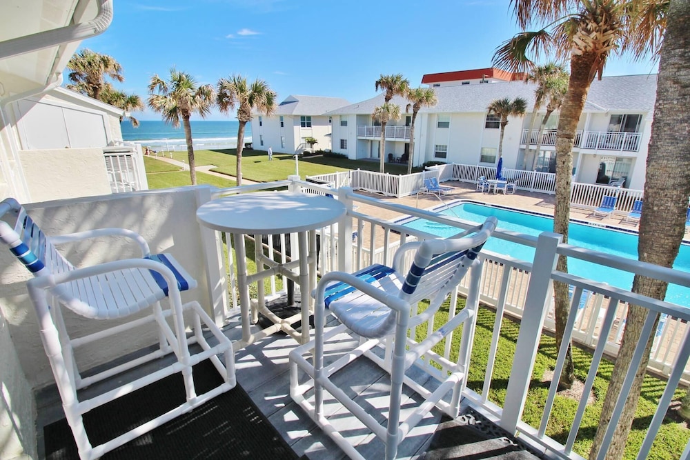 Colony Beach Club 233