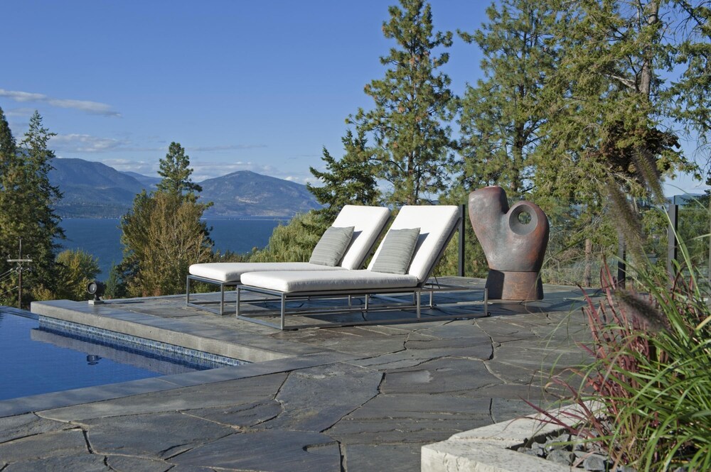 Lakeview Luxury Home in Vineyard w Infinity Pool hot tub