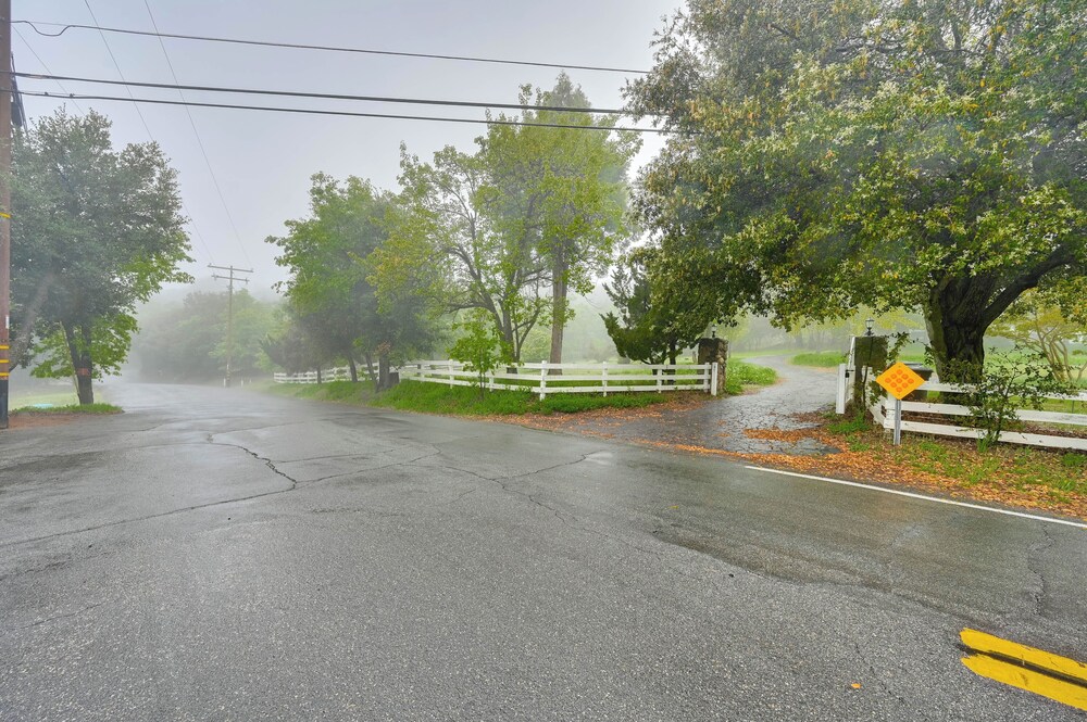 Home 3 Mi to Main St Julian: Great for Groups!