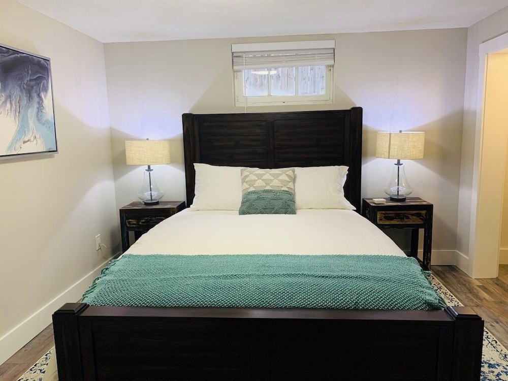 The Bungalow Retreat by UNC - Free Bikes!
