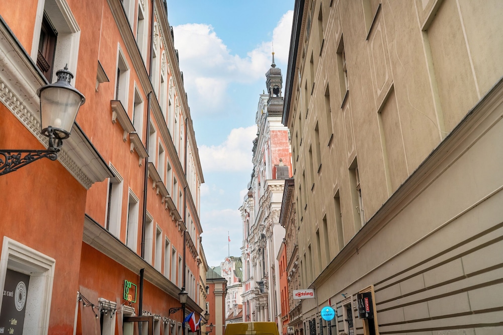 Studio Poznań Old Town by Renters view 2
