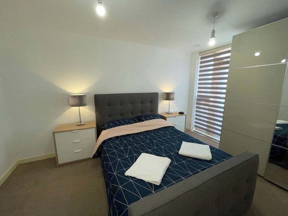 2 Bed-sleeps4-parking-balcony-nearcitycentre
