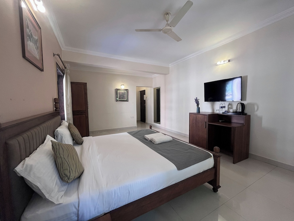Q 23 Resort Candolim Beach