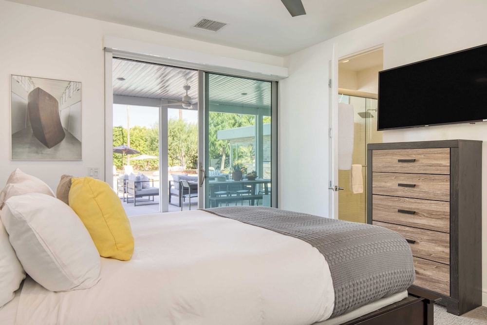 Sleeps 40 3 Luxe Villas Next to Empire Polo Club Putting Green & Pickleball