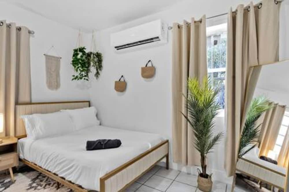 1834 SW 27th Ave 2 Vibrant Miami Getaway 2 Beds Near Beach Port