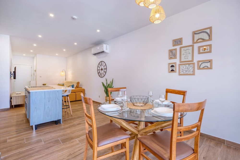Qala Tranquil Escape - Stylish With Terrace AC