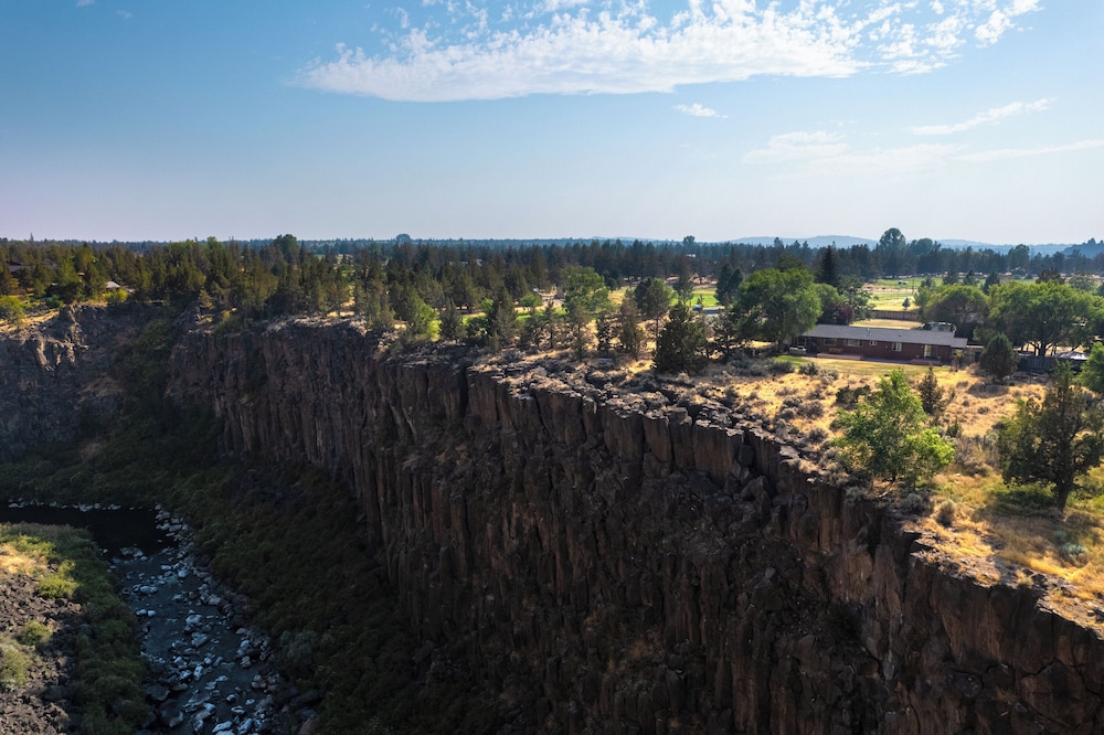 Smith Rock Base Camp Sleeps 6!