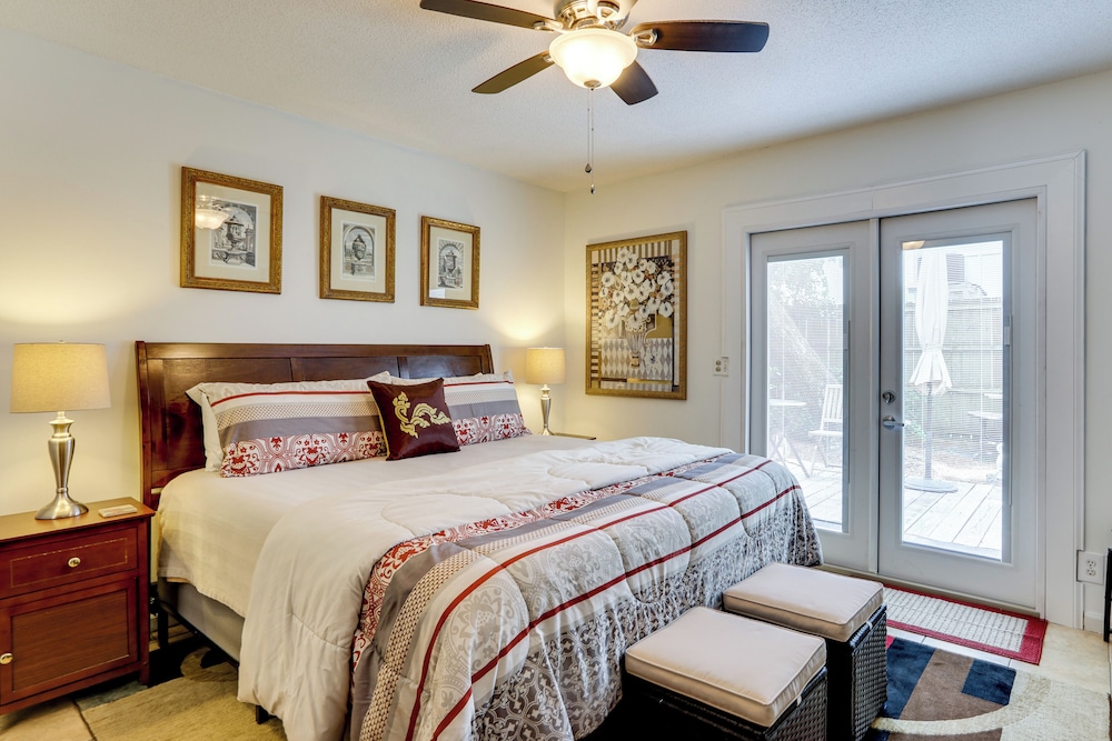 4 Mi to St Simons Beach: Home w/ Furnished Deck