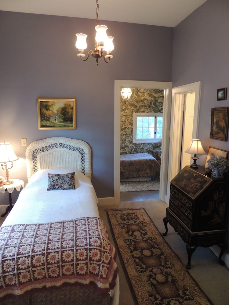 1868 Magnolia House Inn