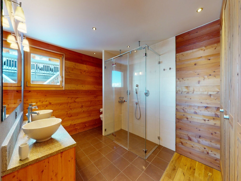 Egg Sauna & Luxury Chalet 16 Pers