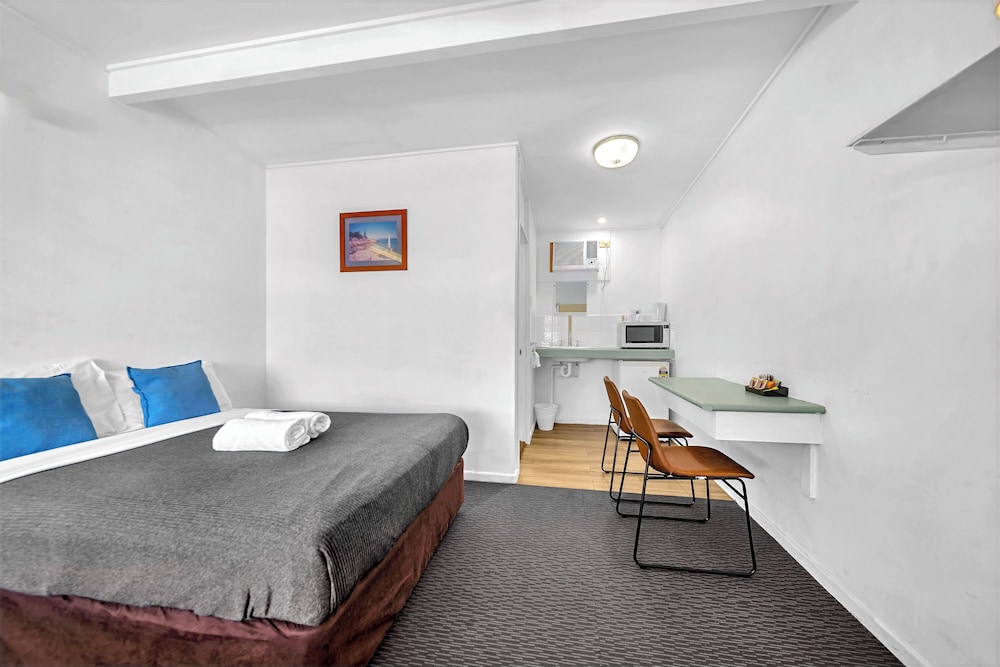 Pearly Shell Motel
