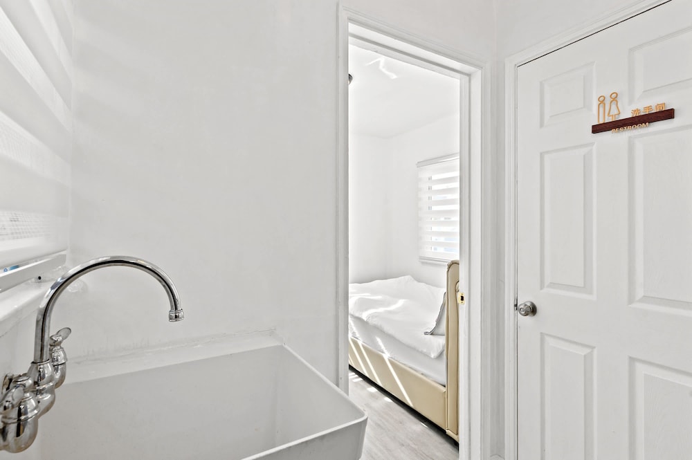Comfortable Home Near LA With Full Kitchen Laundry