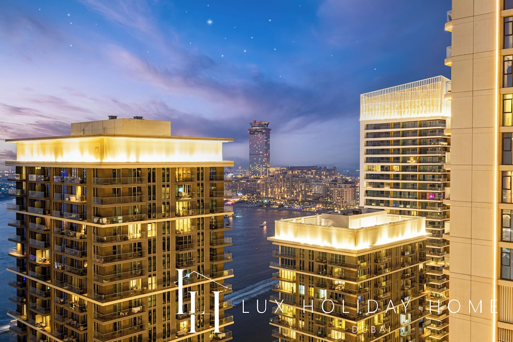 LUX The Marina Vista Beachfront Suite 5