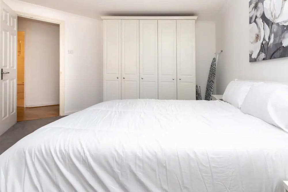Top Floor 1BD Flat With Balcony - Isle of Dogs