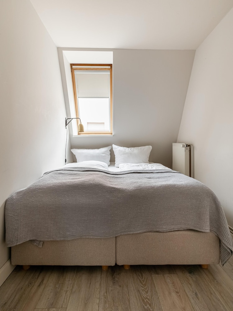 Schoenhouse Avenue by Limehome