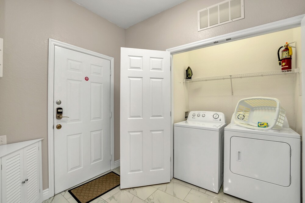 Luxurious Condo Near Disneyfree Waterpark Access - Image 4