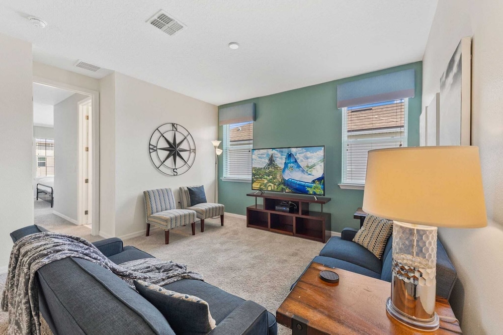 Minutes to Disney Parks + Universal Sleeps 21 w/ Pool, Hot Tub, Game Room