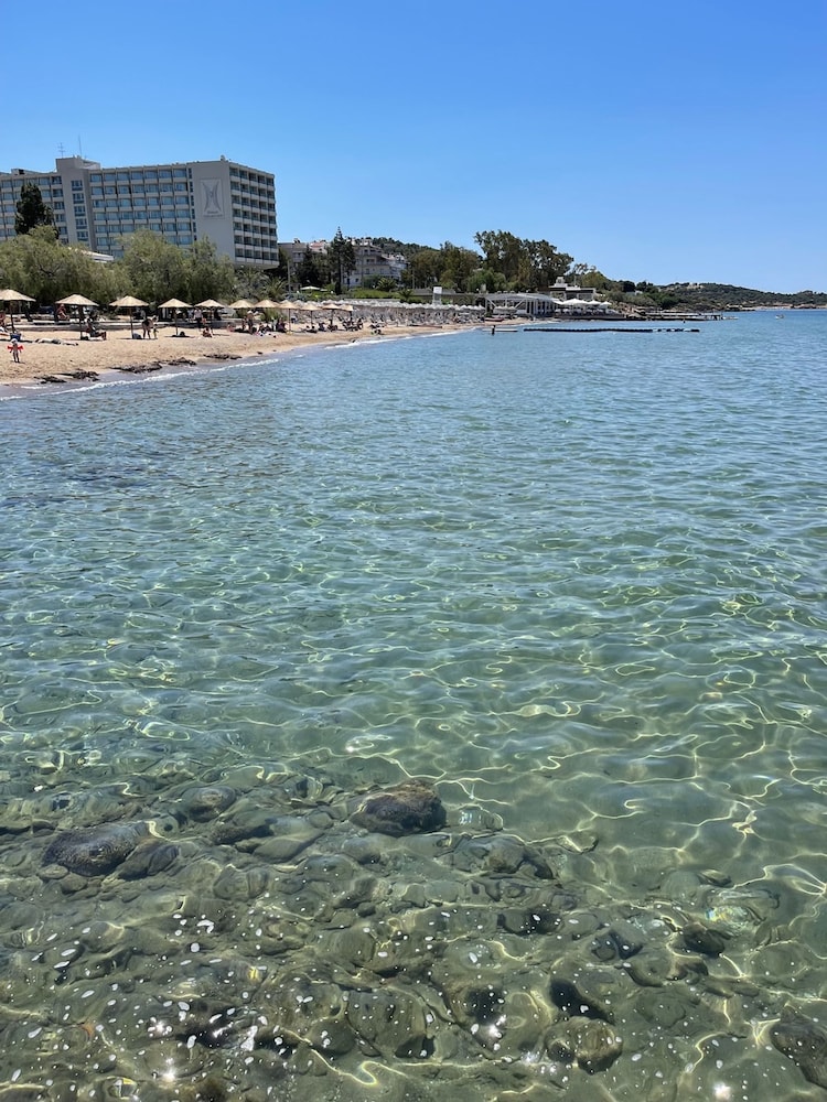 Vouliagmeni Kavouri Beachfront Apartment