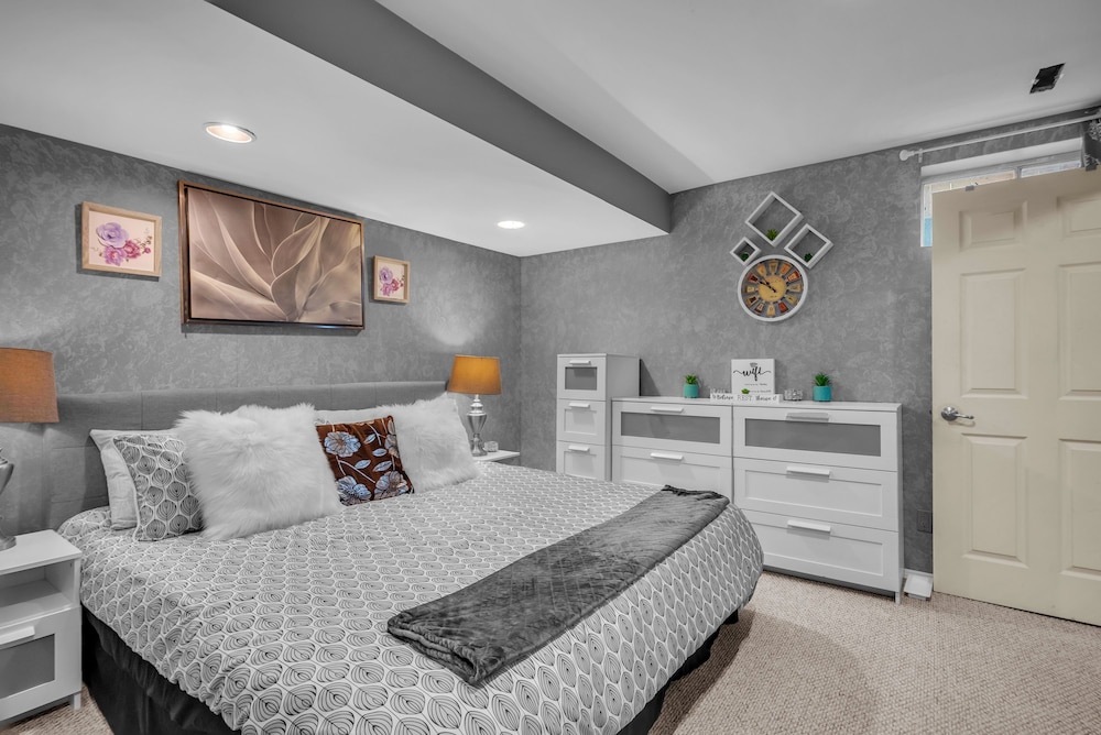 33 Executive Home A C Airport
