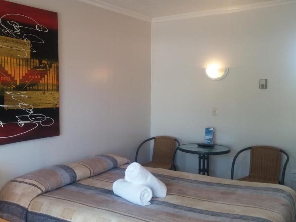 Raymar Motor Inn