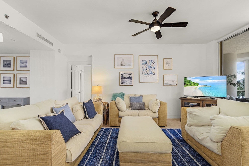 Waterside #835: Bayscape Bliss 3br/2ba Condo W/ Pool! 3 Bedroom Condo
