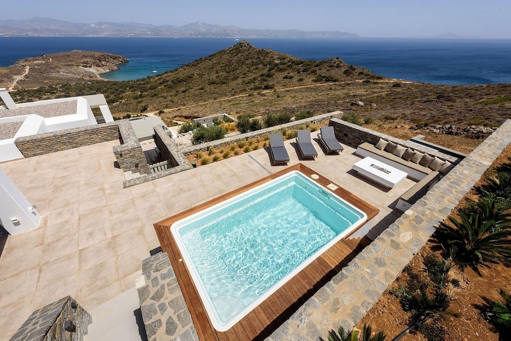 Rising Moon sea View Villa Near the Beach