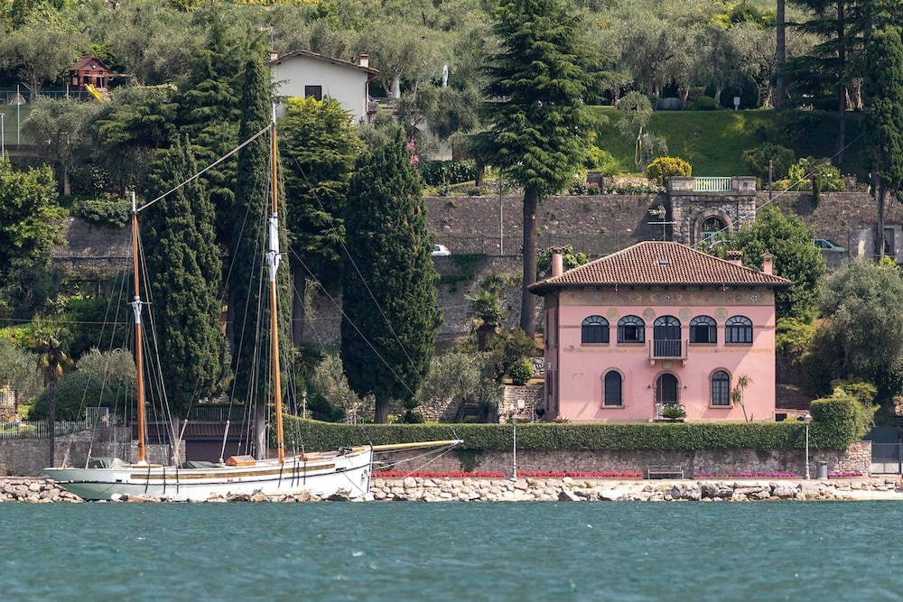 Lake Front Villa Schlosser view 2