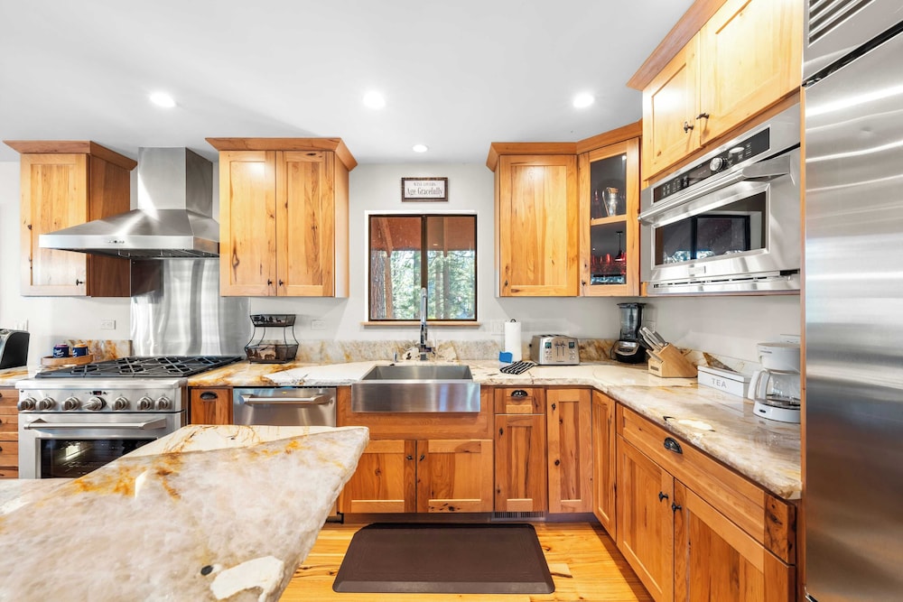 Secluded Incline Village Stay w/ Deck Near Diamond Peak & Lake Cloud 9 and 1/2 by Avantstay
