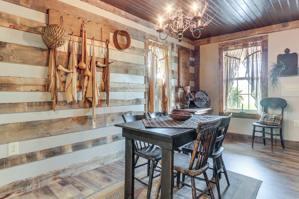 Historic Home w/ Mountain Views in Dry Run