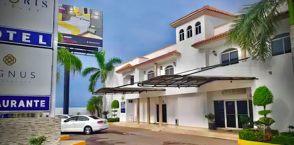 Culiacan Vacations - Hotel Maioris Jesus Kumate - Property Image 4
