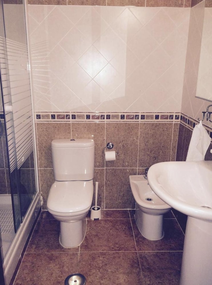 3bed Penthouse Apt With Private Terrace & Balcony