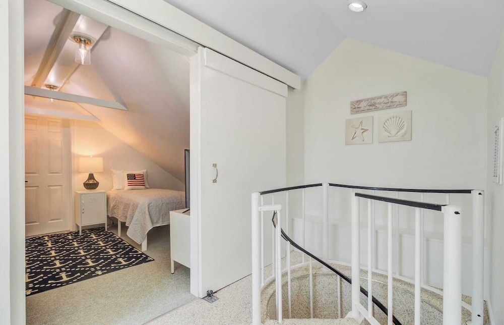 Oceanview Condo + Pool, Balcony & Beach Access 304 D Port O Call by Avantstay