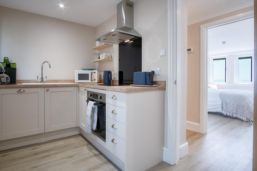 Waterfront 1 - 1 Bedroom Apartment - Wisemans Bridge