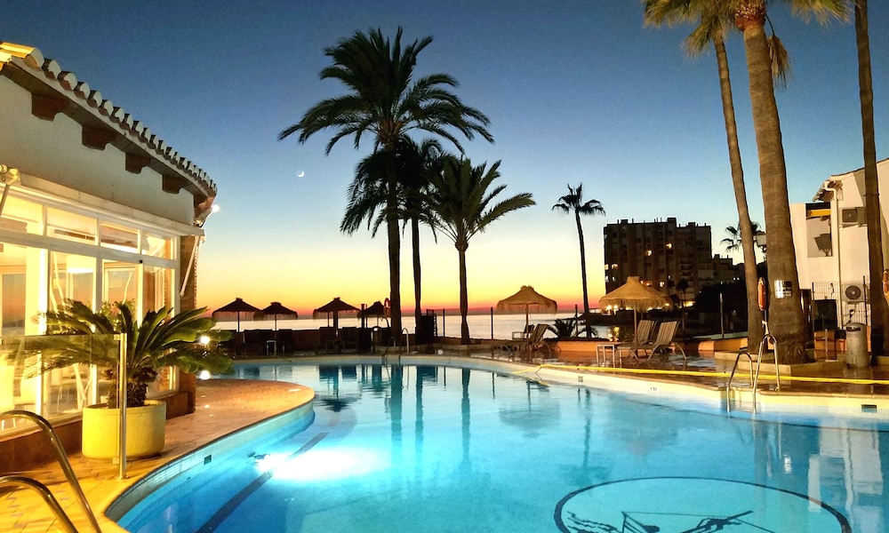 Hotel Macdonald Dona Lola Club - Image 1