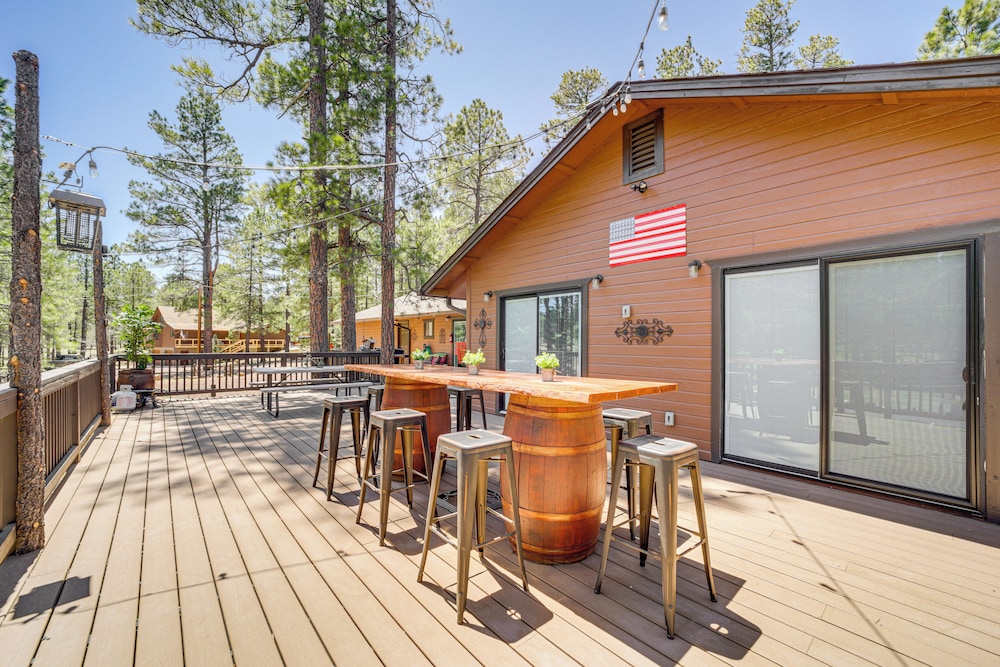 Fire Pit + Trail Access: Spacious Happy Jack Cabin