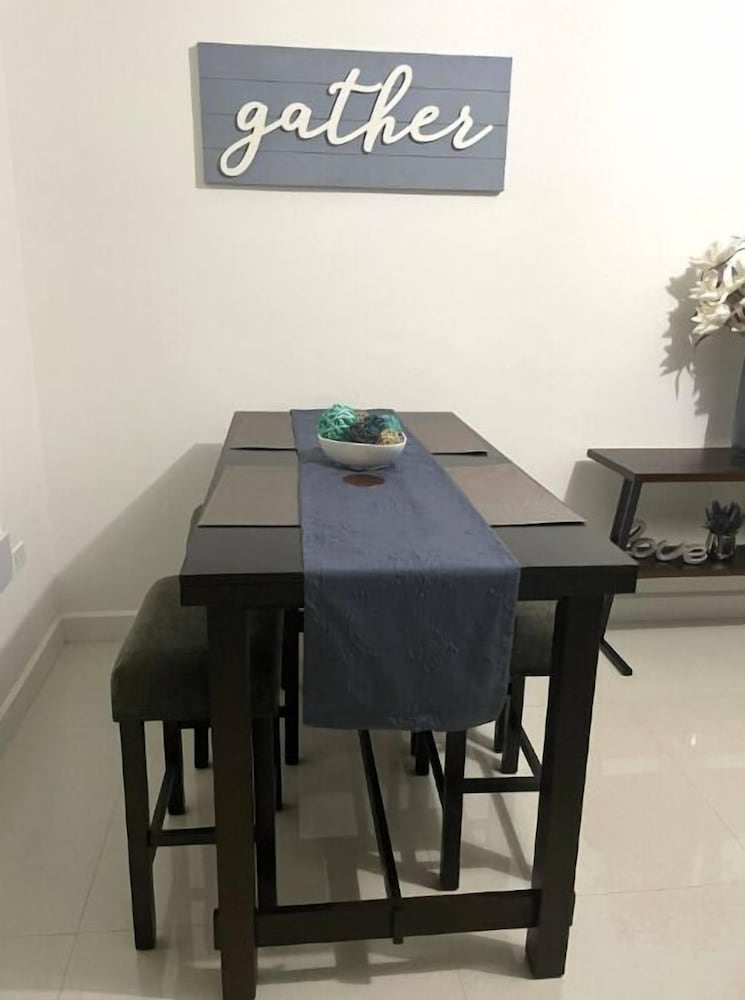 Modern Luxury 1BR Condo in Kingston