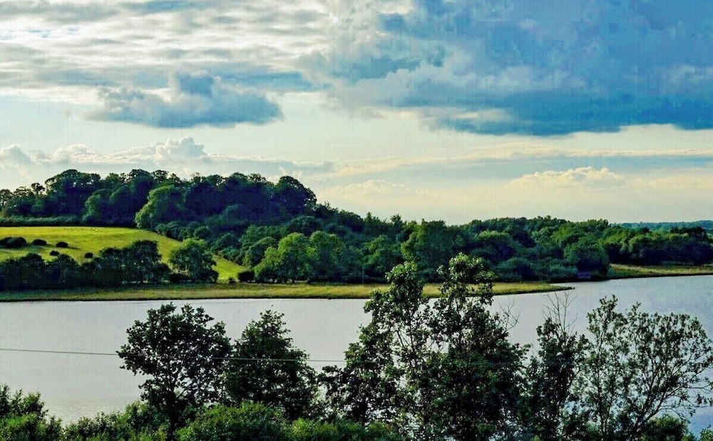 The Hide At Manton Bay Glamping Retreat
