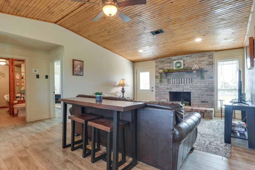 Ranch Getaway With Pool and Horse Stall Access! view 3