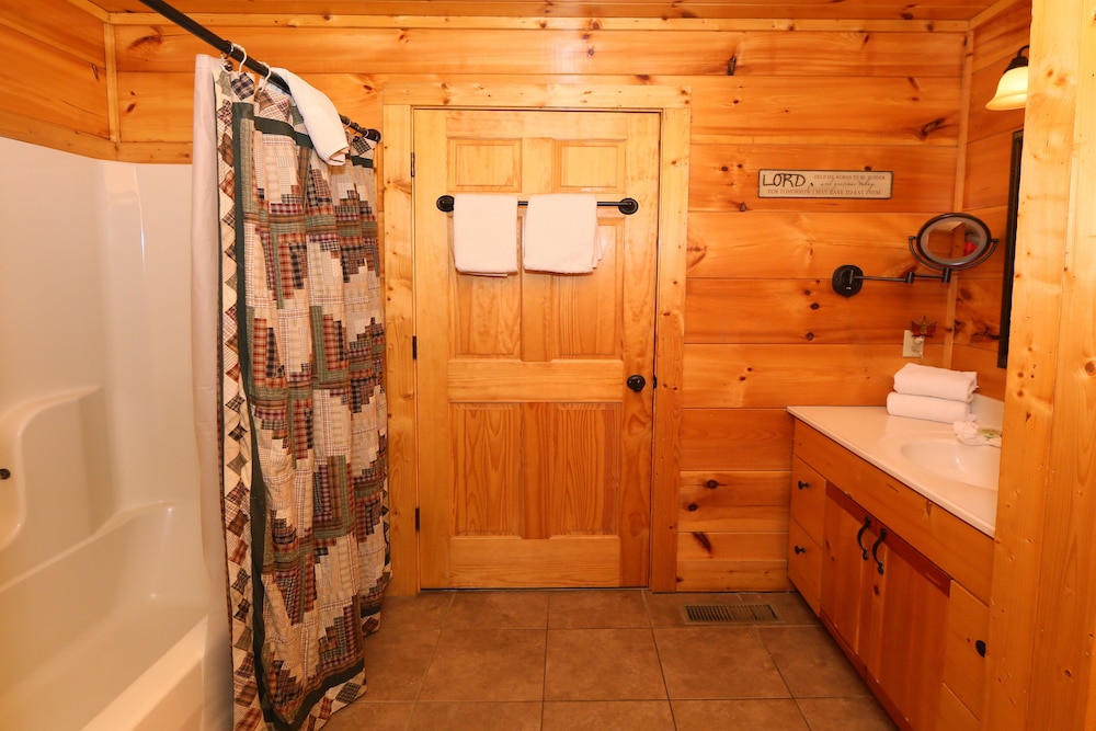 Skinny Dippin 1 Br cabin by RedAwning