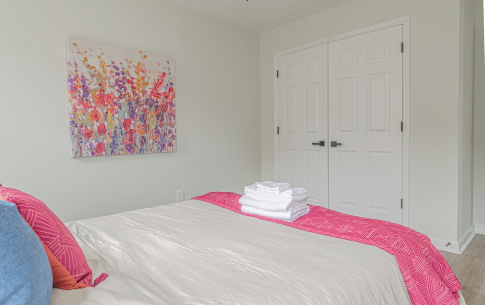 6-Bed Artistic Home with Game room