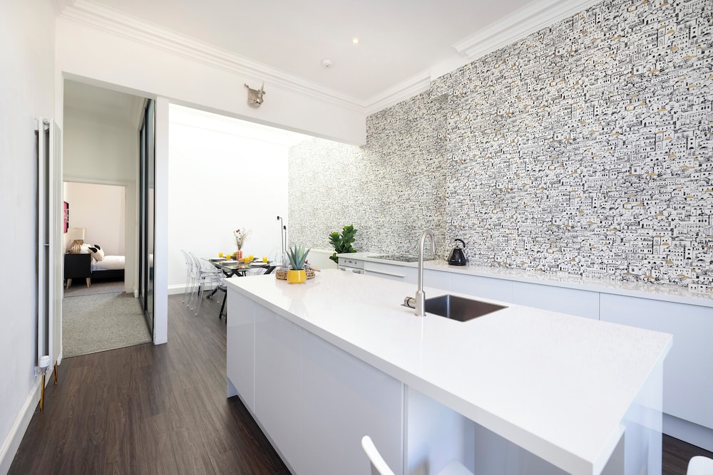 Delightful 3-bed Flat with Parking
