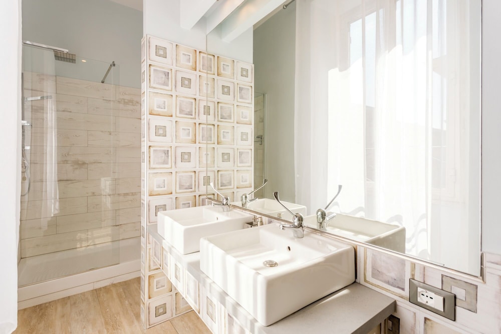 Nicole Suite