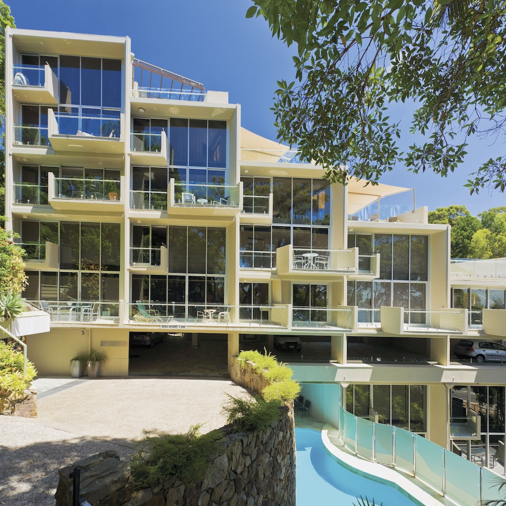 Hotel Little Cove Court - Image 1