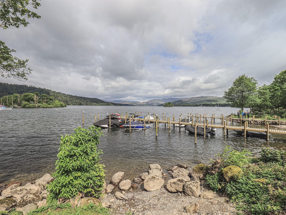 Shoreside Lodge