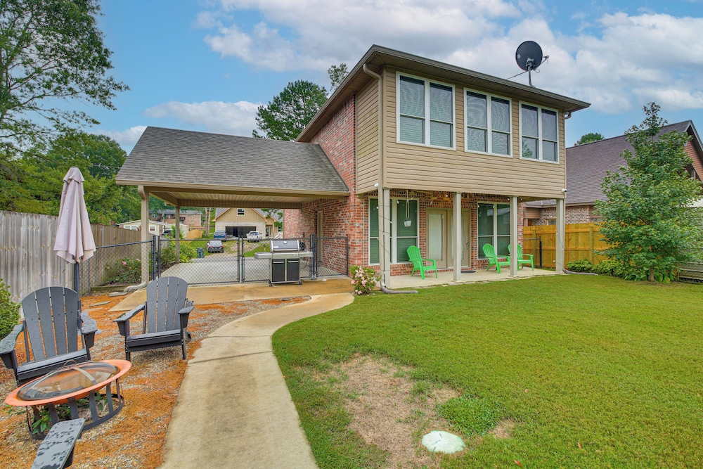 Tranquil Views: Riverfront Retreat in Hot Springs!