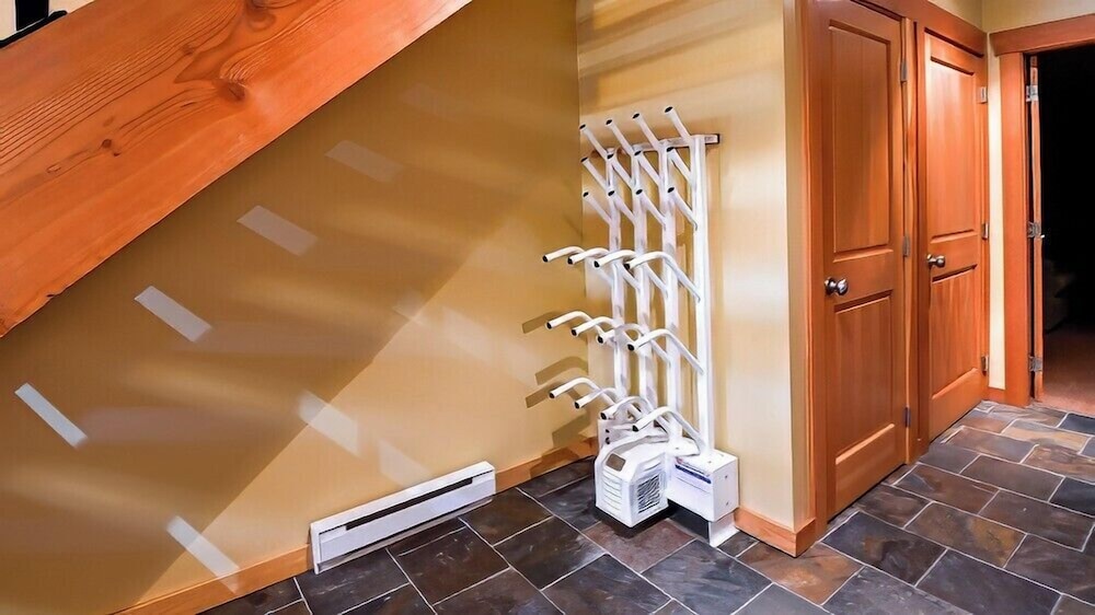 Pinnacle Ridge Chalets by Fernie Lodging