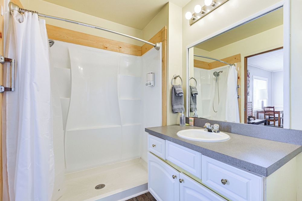 Walk to Beach: Charming Home - 3 Mi to Seabrook