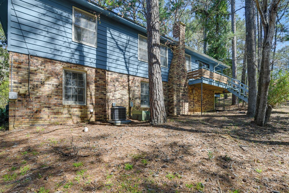Inviting Columbus Home w/ Deck: 7 Mi to Downtown! view 5