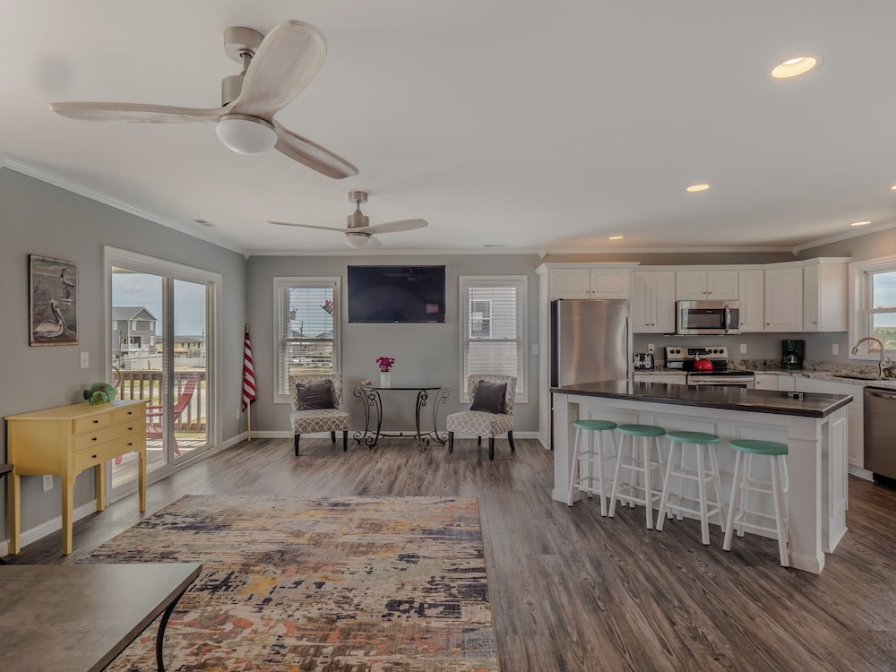 Pelican Palms by Topsail Realty
